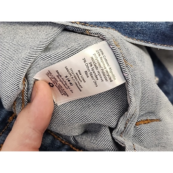 Time And Tru Women's Denim Trucker Jacket Small (4-6) Button Front Flap Pockets‎ - Picture 9 of 10